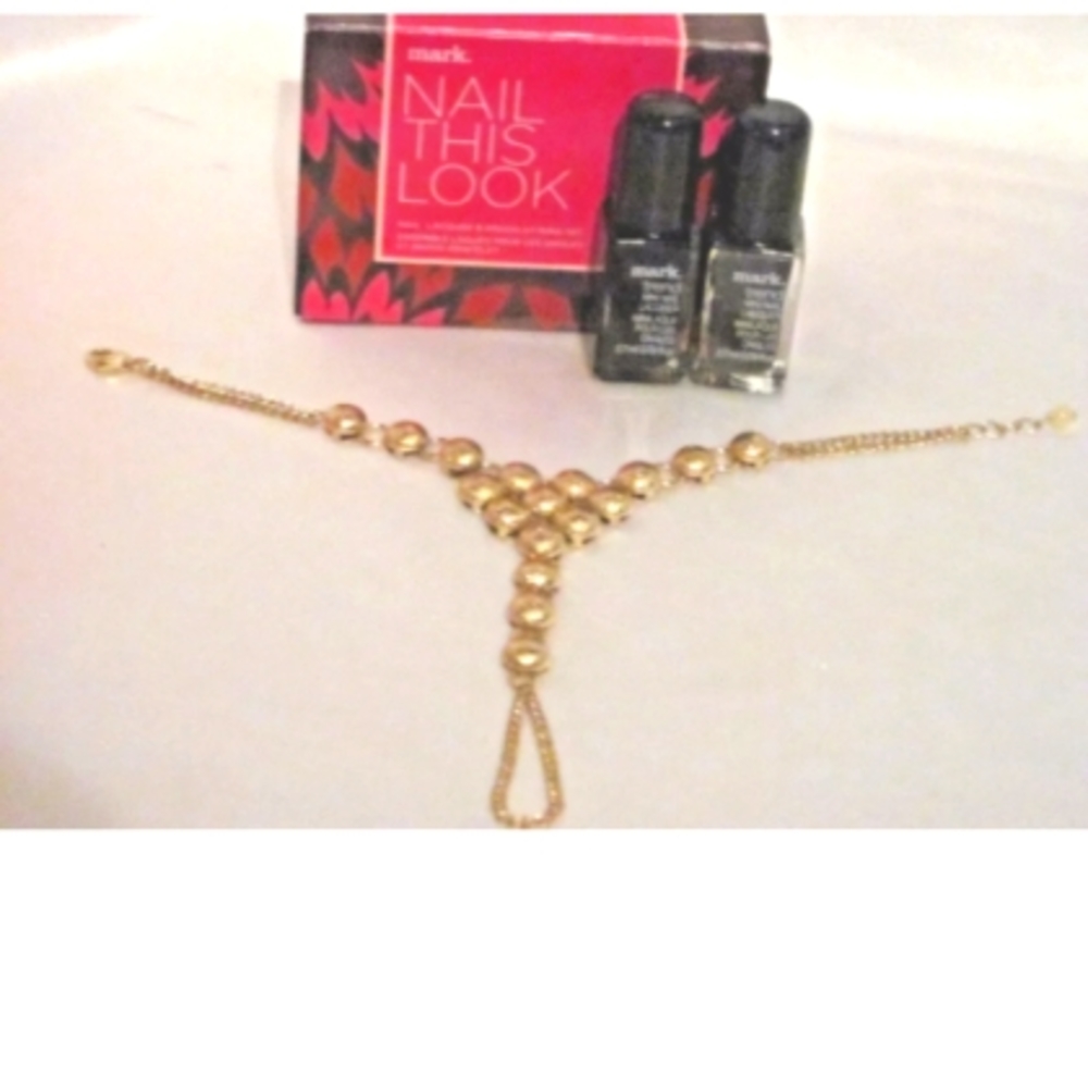 Bracelet & Ring set w/ 2 small nail polishes